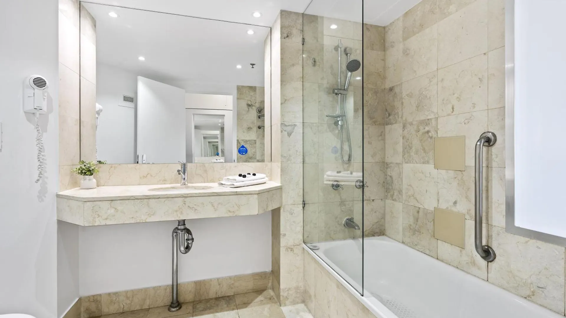 Modern Twin Units In Surfers Paradise - Q Stay Gold Coast 0*,  Avustralya