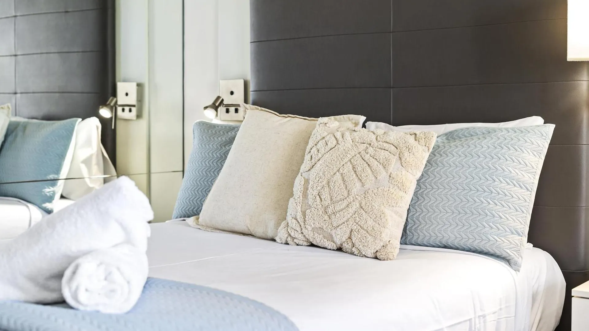 Modern Twin Units In Surfers Paradise - Q Stay Gold Coast